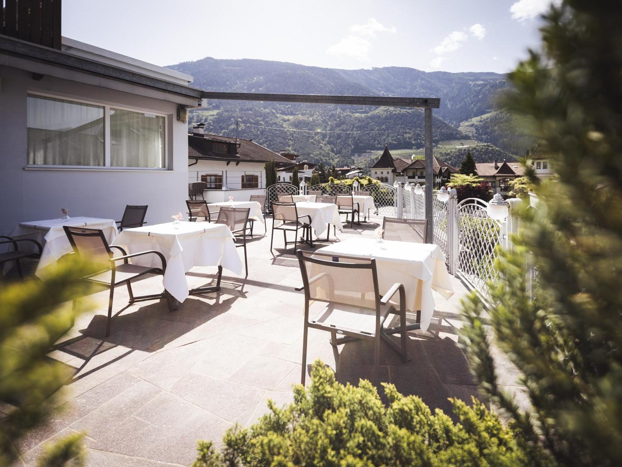 Hotel Panorama Rabla Exterior photo